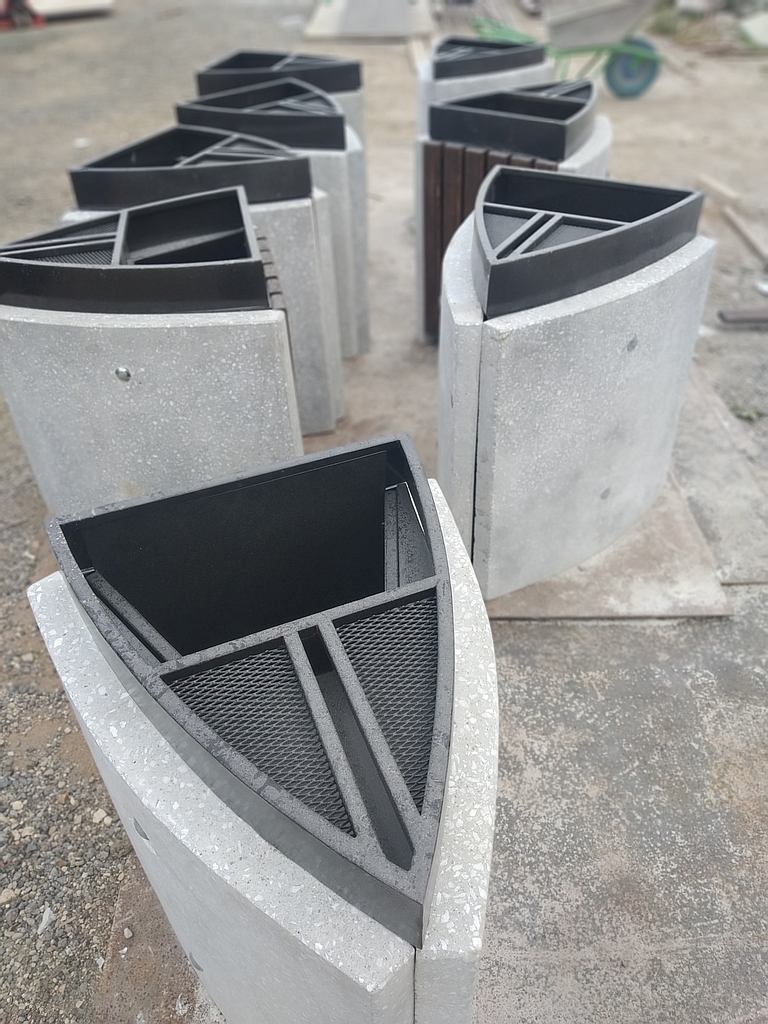 Урны и скамейки из бетона
