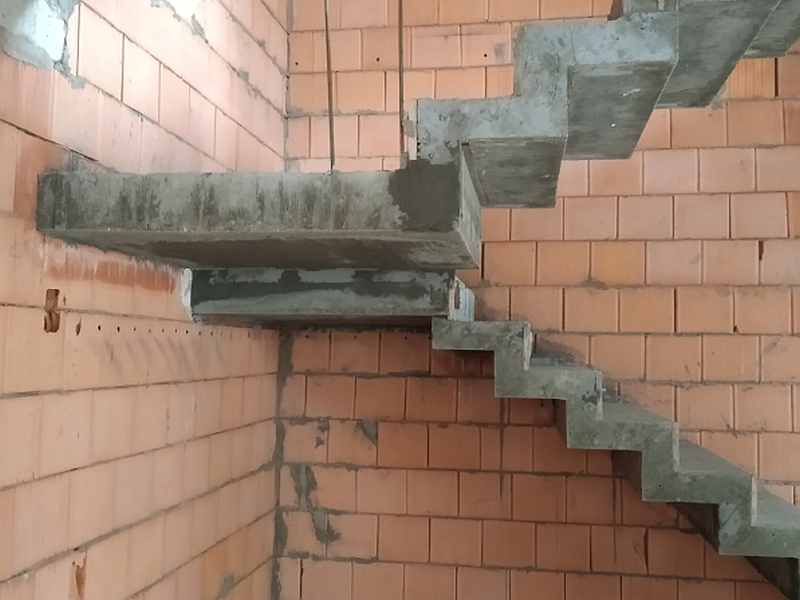 Монолитная лестница в КП Каскад Парк