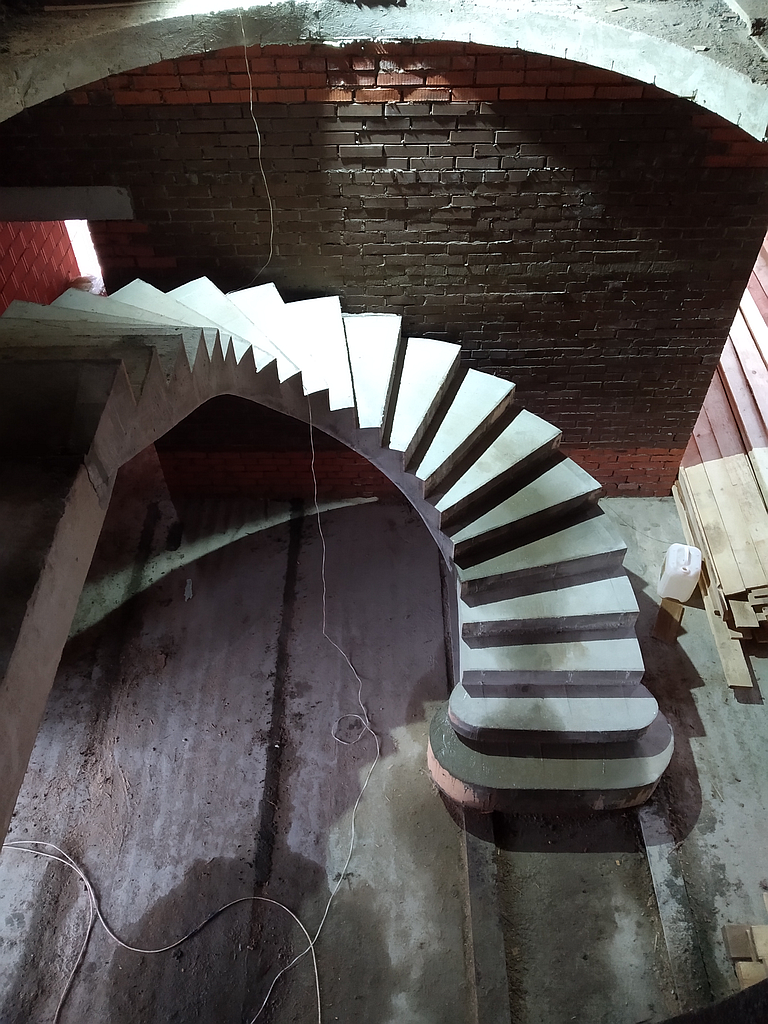 Монолитная лестница в КП Белый берег