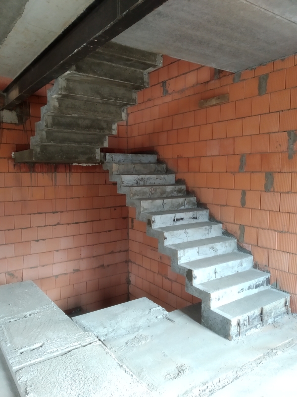 Монолитная лестница в КП Каскад Парк
